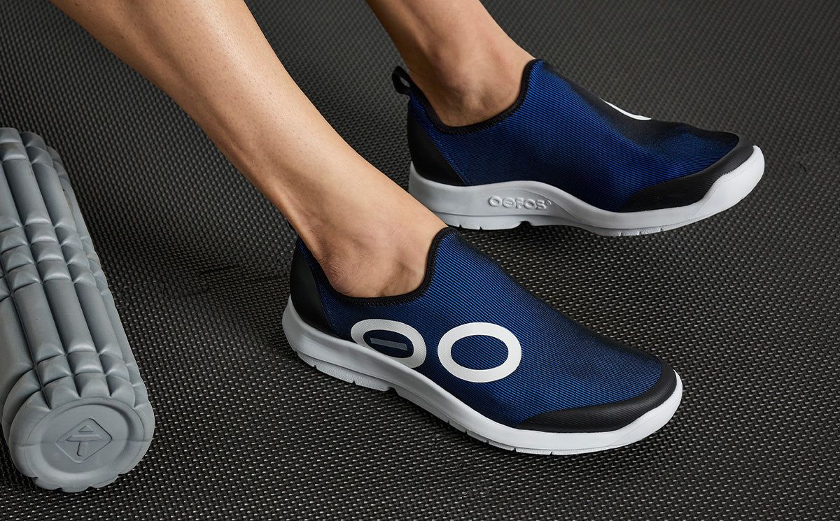 Oofos OOmg Sport Low Shoe Schoenen Heren Wit Donkerblauw | FC1854029